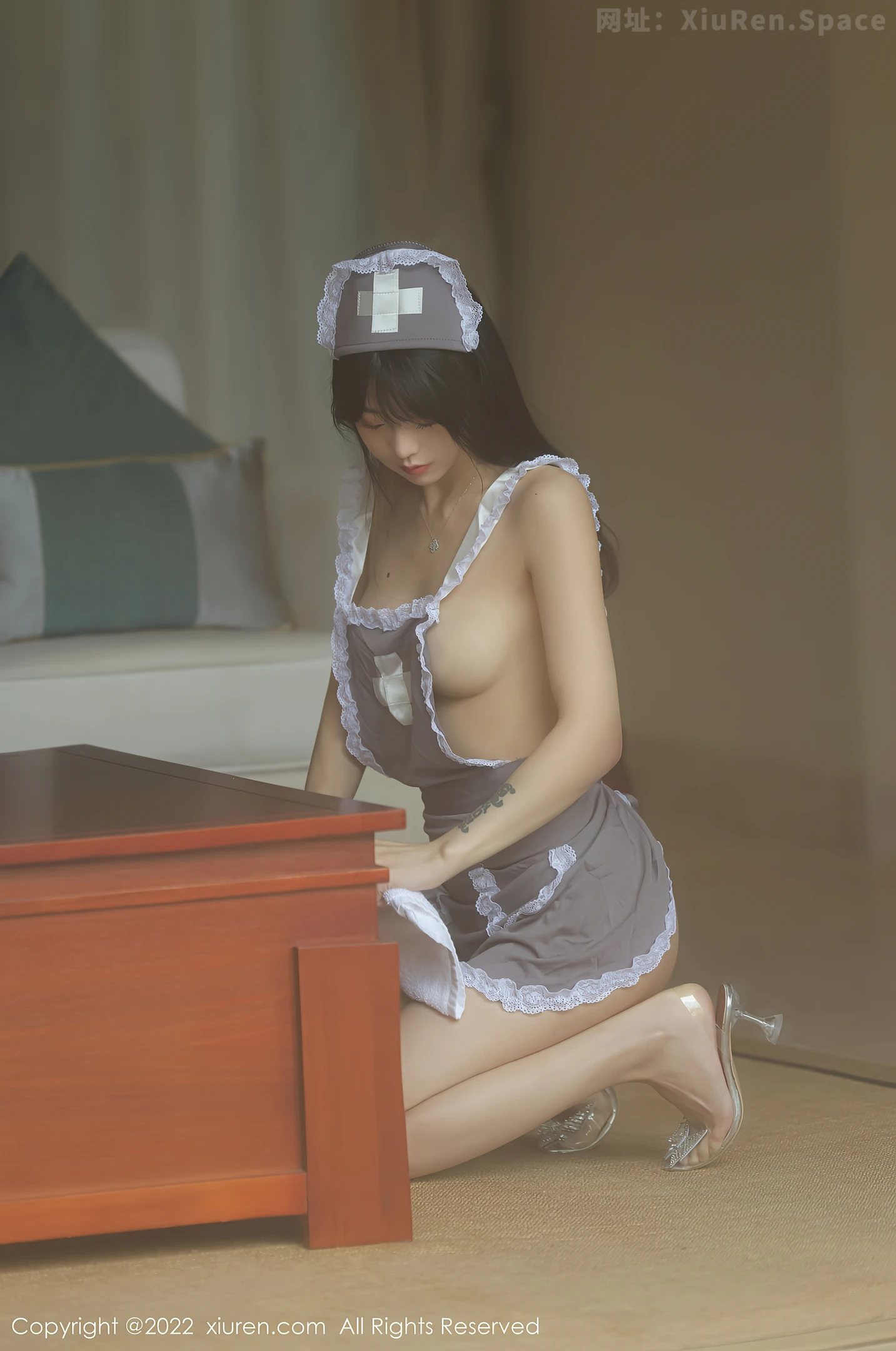 图片[5]-[XiuRen秀人网]VOL.4924 模特佘贝拉bella海南岛旅拍私房脱灰色女仆装秀完美身材诱惑写真76P-秀人网官方网站